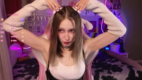 Evie online show from April 23, 8:21 pm