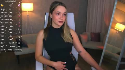 Snapshot of eviegreens chatting on October 7, 12:50 am Evie online show from October 7, 12:50 am