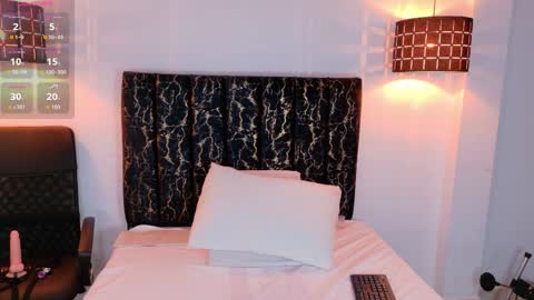 evvaa_moon online show from April 9, 12:44 pm