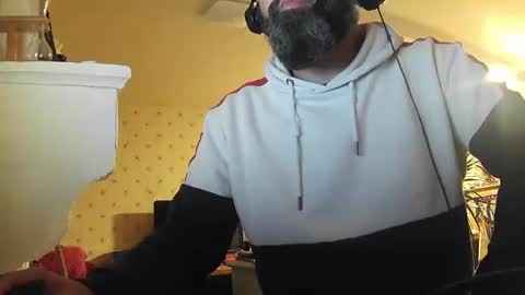 Gio online show from December 8, 8:36 pm