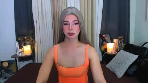 expensive_elise online show from May 9, 9:10 pm