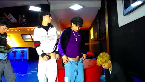 extrangers online show from October 7, 12:23 pm