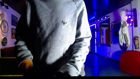 extrangers online show from March 17, 12:10 pm