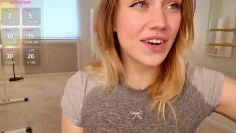 fancyamelia online show from July 20, 10:39 am