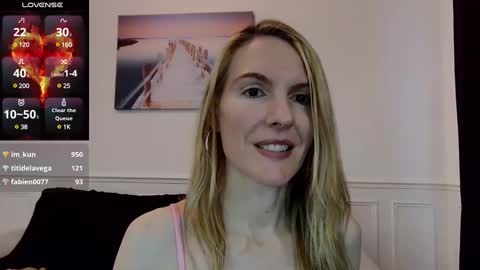 Snapshot of fanny_posy chatting on February 22, 7:12 am Fanny online show from February 22, 7:12 am