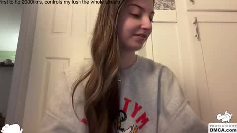 Ella online show from December 3, 3:18 am