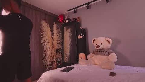 farid_jake_ online show from April 14, 9:40 pm