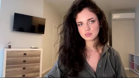 Mia online show from June 27, 12:22 pm