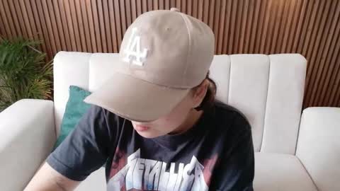 Feelena online show from December 5, 5:11 pm