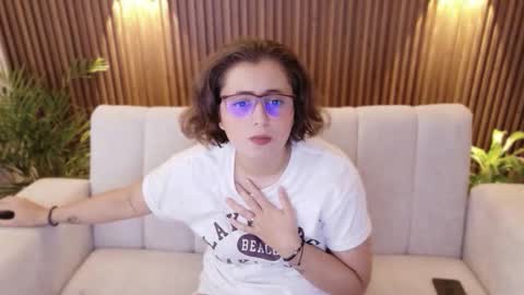 Feelena online show from November 11, 6:54 pm