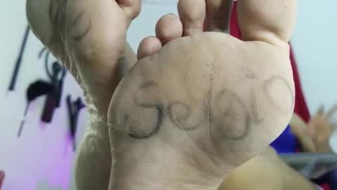 feetbynic37 online show from February 13, 11:30 pm