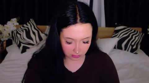 Felicia Herceg online show from November 23, 6:17 pm