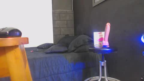 femskynny online show from September 17, 6:33 pm