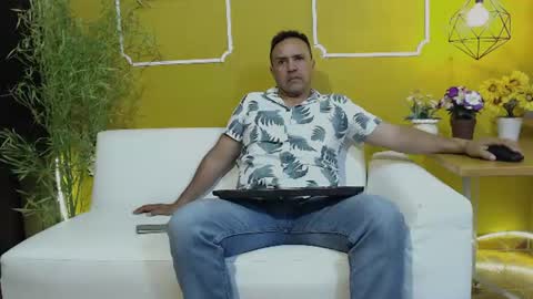 ferdignan0329 online show from August 9, 6:56 pm