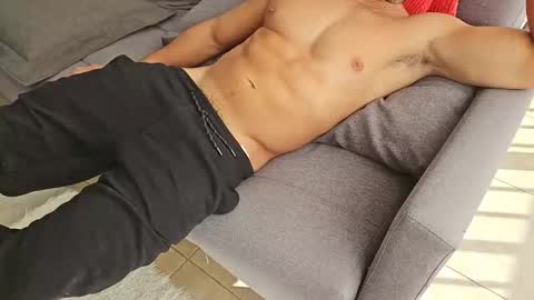 feruagusto93 online show from June 1, 7:15 pm