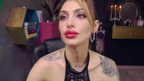 Snapshot of fetishsarah chatting on January 6, 7:24 pm Sarah online show from January 6, 7:24 pm