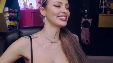 Snapshot of fetishsarah chatting on March 4, 12:07 am Sarah online show from March 4, 12:07 am