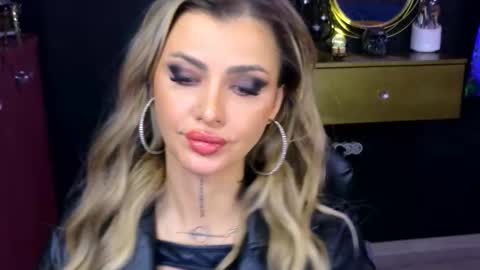 Snapshot of fetishsarah chatting on October 20, 8:03 pm Sarah online show from October 20, 8:03 pm