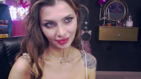 Snapshot of fetishsarah chatting on March 11, 10:42 pm Sarah online show from March 11, 10:42 pm