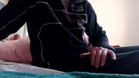 fifi010203 online show from February 16, 8:21 am