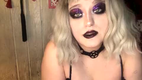 Snapshot of findommefoxi chatting on February 6, 12:37 pm findommefoxi online show from February 6, 12:37 pm