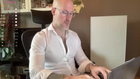 Snapshot of fit_rubinho chatting on January 22, 8:51 am Rubn online show from January 22, 8:51 am