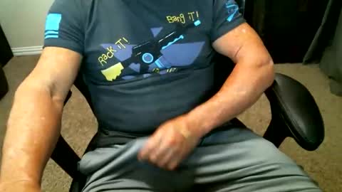 fitguy40 online show from February 16, 9:46 pm