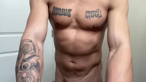 Snapshot of fithornyandtatted chatting on December 16, 4:27 pm fithornyandtatted online show from December 16, 4:27 pm