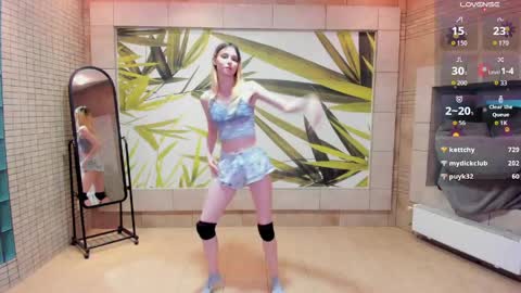 FlexiMona online show from April 25, 1:41 pm