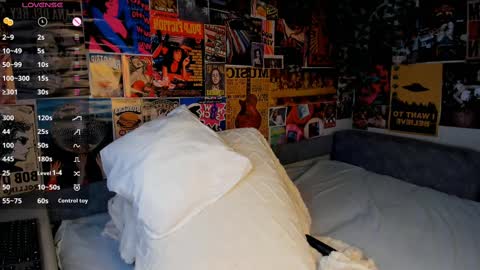 Snapshot of flirtykitty_ chatting on March 9, 12:10 am Emely  online show from March 9, 12:10 am