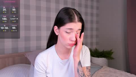 Snapshot of flirtykitty_ chatting on January 25, 1:21 am Emely  online show from January 25, 1:21 am