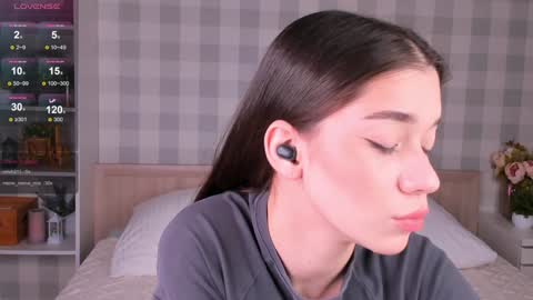 Snapshot of flirtykitty_ chatting on January 27, 3:26 am Emely  online show from January 27, 3:26 am