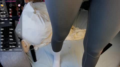 Snapshot of flirtykitty_ chatting on March 3, 1:21 am Emely  online show from March 3, 1:21 am