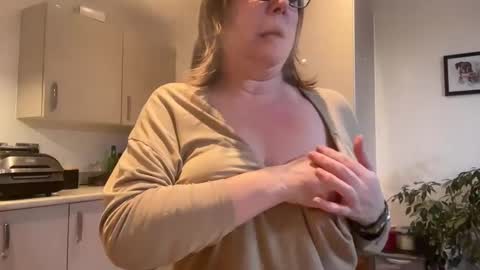 Snapshot of flossyishot chatting on January 14, 10:23 pm flossyishot online show from January 14, 10:23 pm