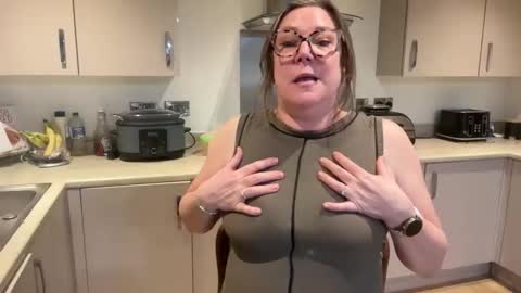 flossyishot online show from April 4, 11:45 pm