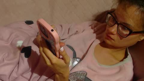 Snapshot of flowercandydoll13 chatting on October 4, 9:01 pm say meow and send tip  online show from October 4, 9:01 pm