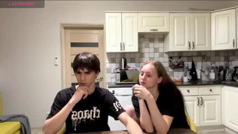 flowerscouple online show from May 3, 10:27 pm