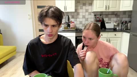 flowerscouple online show from April 8, 4:26 am