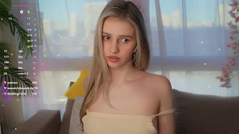 Snapshot of fluffy_angel chatting on January 21, 12:18 pm Adeline online show from January 21, 12:18 pm