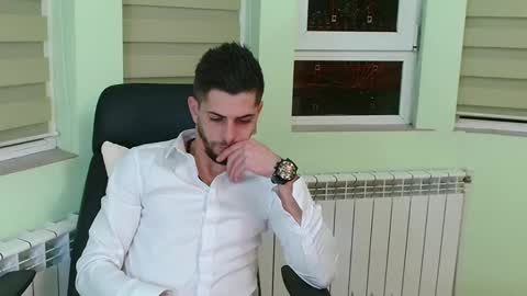 independent model online show from December 9, 5:52 pm