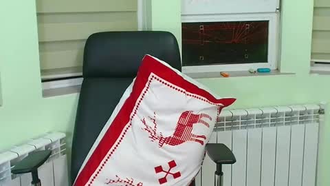 independent model online show from January 13, 5:33 pm