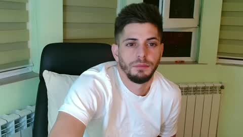 independent model online show from December 7, 7:49 pm