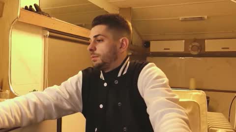 independent model online show from February 28, 6:23 pm