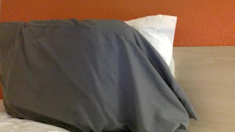 forestdweller22 online show from September 18, 3:49 pm