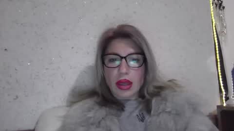 fox_red_lady7 online show from February 12, 4:54 pm