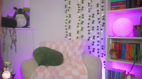Em      online show from June 27, 10:05 pm