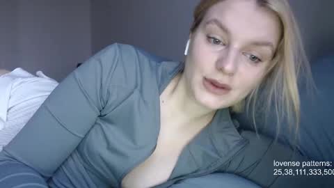 i am your baby Alien  online show from October 26, 6:25 am