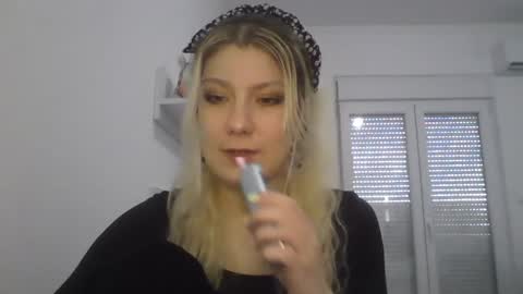 foxy_bright online show from March 29, 12:07 pm