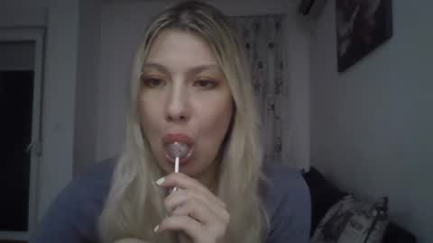 foxy_bright online show from March 19, 7:30 pm