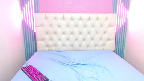 Ella online show from February 10, 6:24 pm